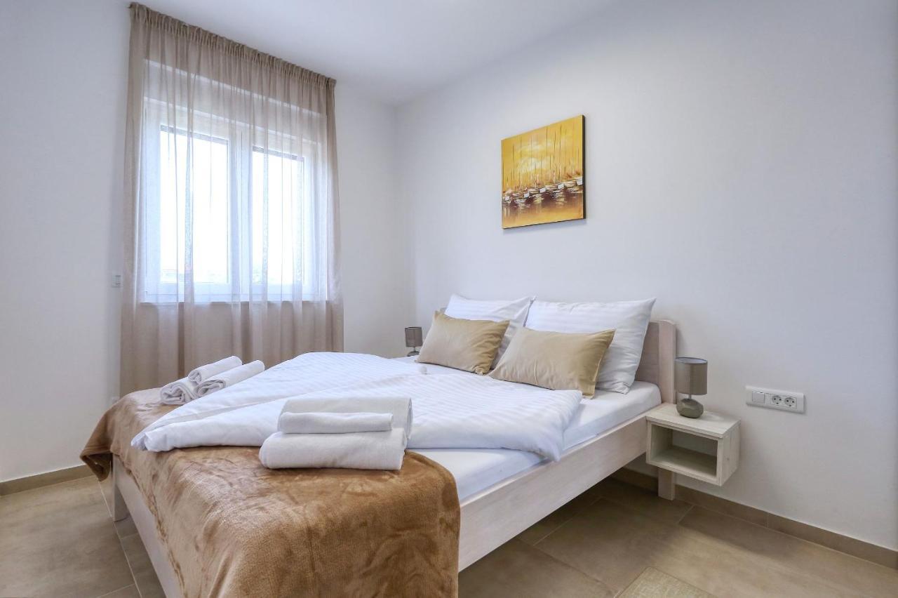 פריבלאקה Apartments Bonaca With Jacuzzi מראה חיצוני תמונה