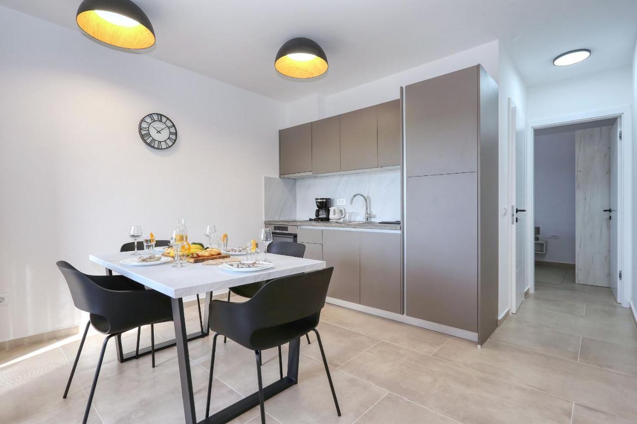 פריבלאקה Apartments Bonaca With Jacuzzi מראה חיצוני תמונה